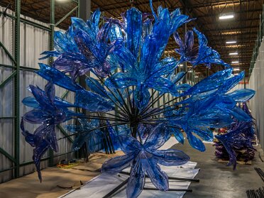 Agapantus These are build shots. When finished this piece was displayed in the MGM Grand in Macau. There were a total of 9...