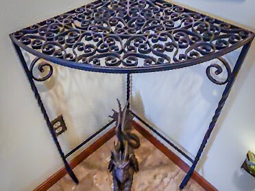 Corner Scroll Table