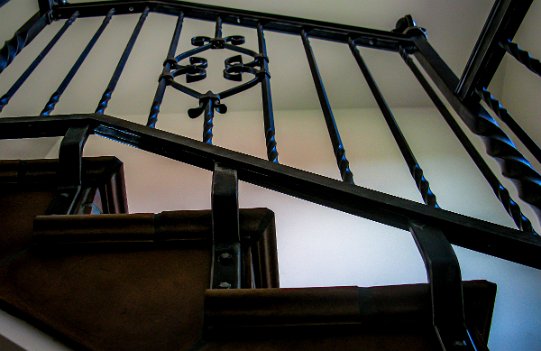 V-indoor-upstairs- 2009-04