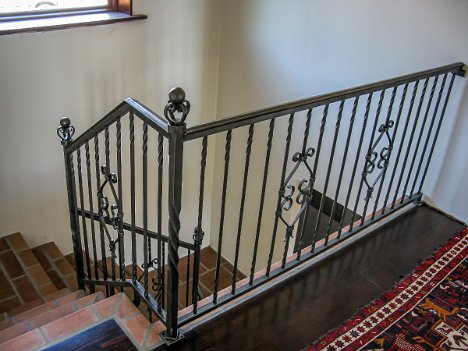 V-indoor-upstairs- 2009-09